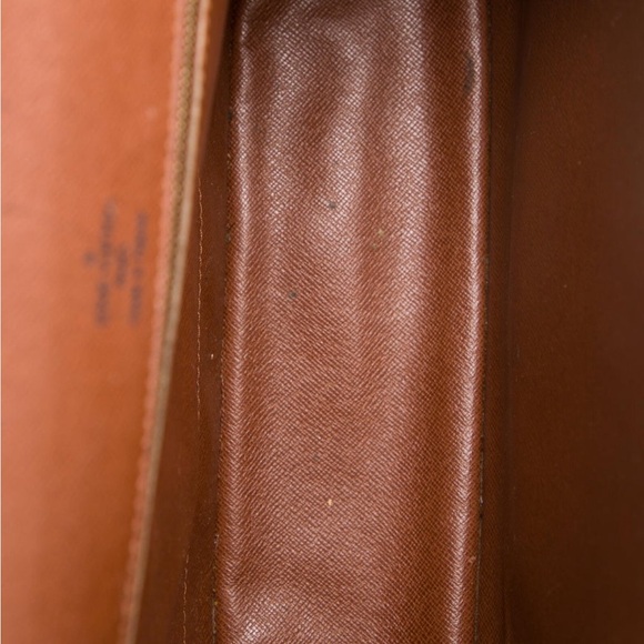 Louis Vuitton Vintage Monceau 26 Bag - Picture 5 of 7